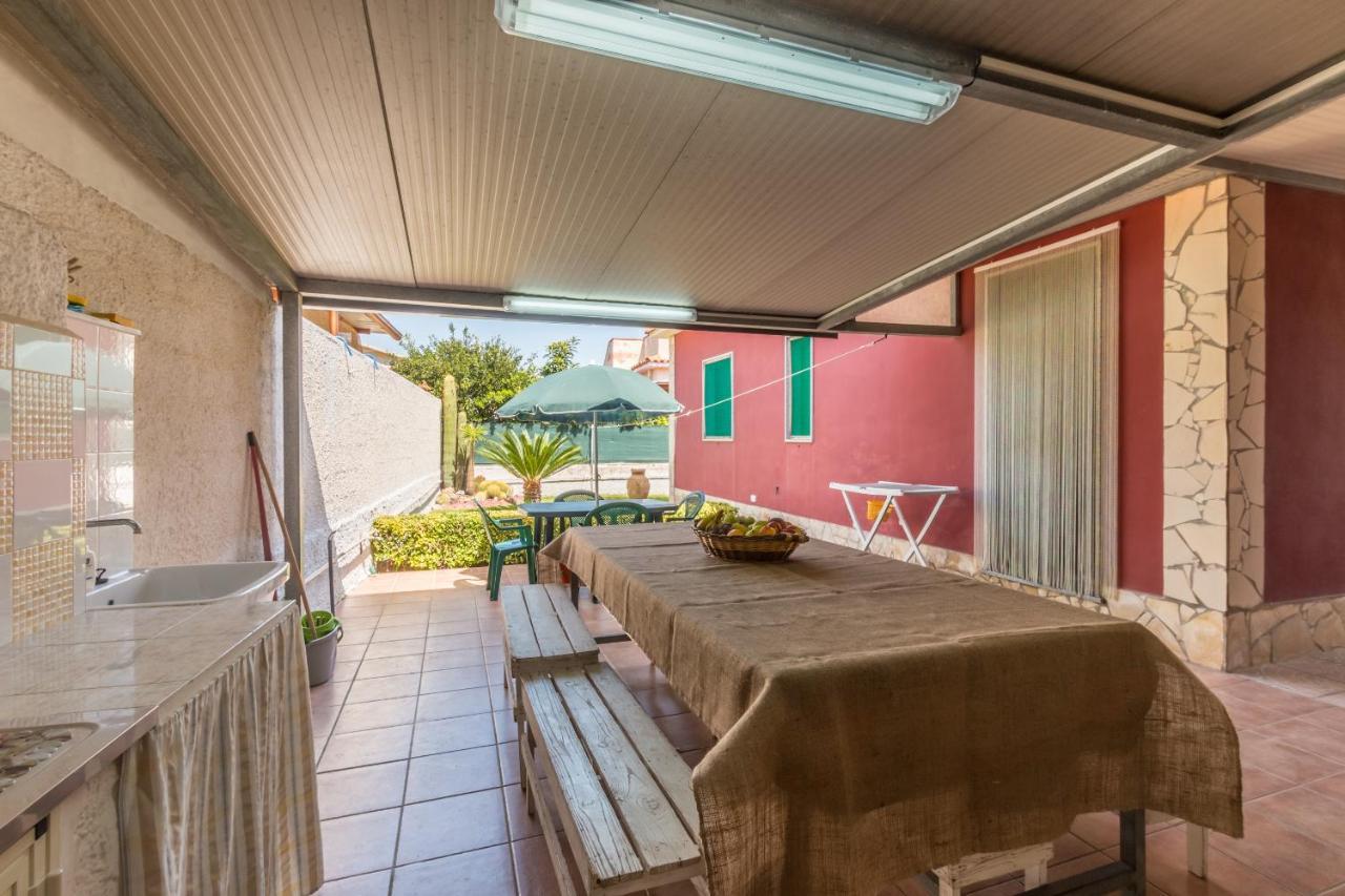 Red House Near The Sandy Beach, Parking & Wi-Fi Avola Exterior photo
