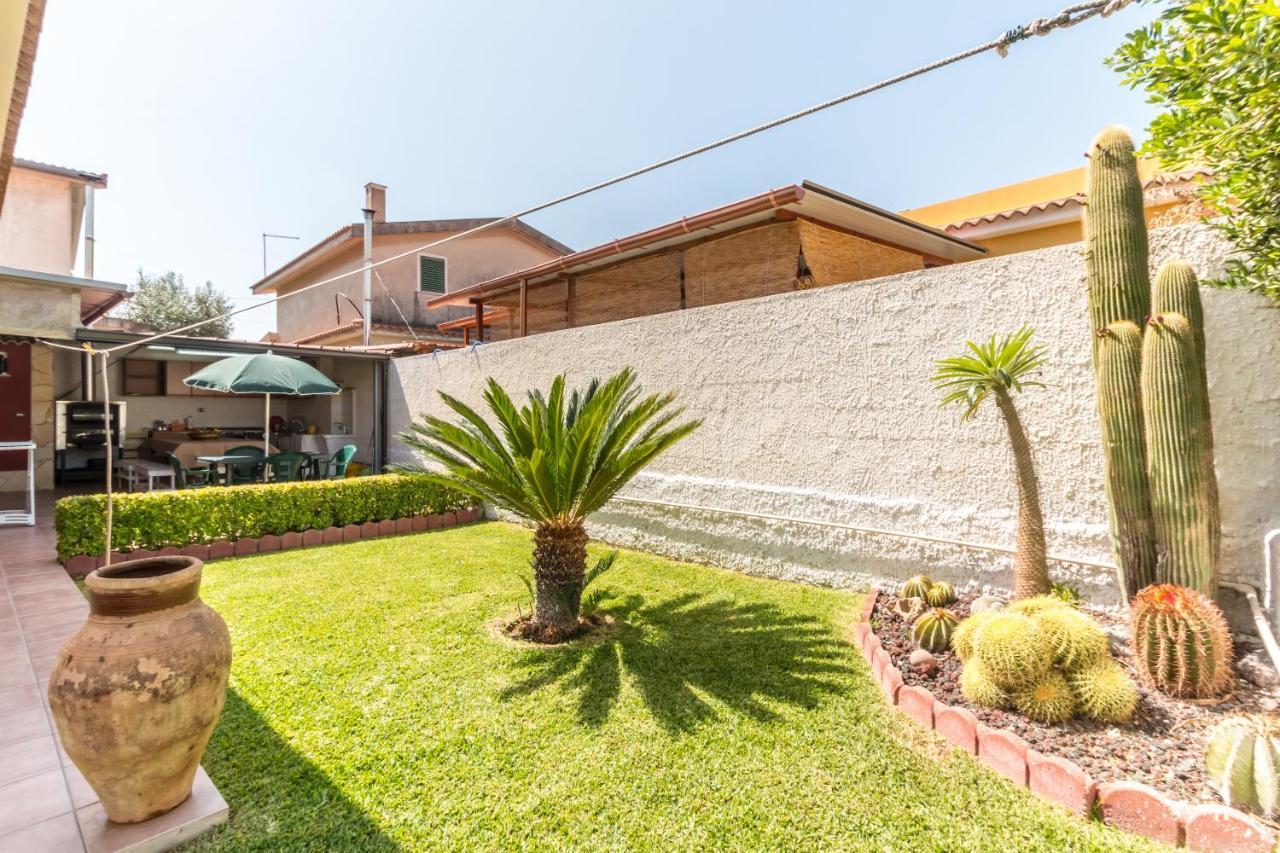 Red House Near The Sandy Beach, Parking & Wi-Fi Avola Exterior photo